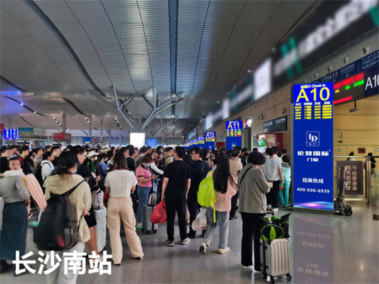 重磅丨倫登國際門窗簽約高鐵廣告，開啟“高鐵霸屏”模式!