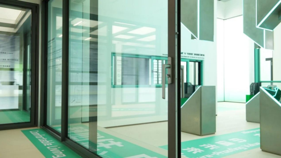 給家戴上無框眼鏡丨住向Omega重型提升門,靜享高清四季!