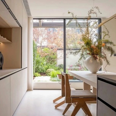 給家戴上無框眼鏡丨住向Omega重型提升門,靜享高清四季!